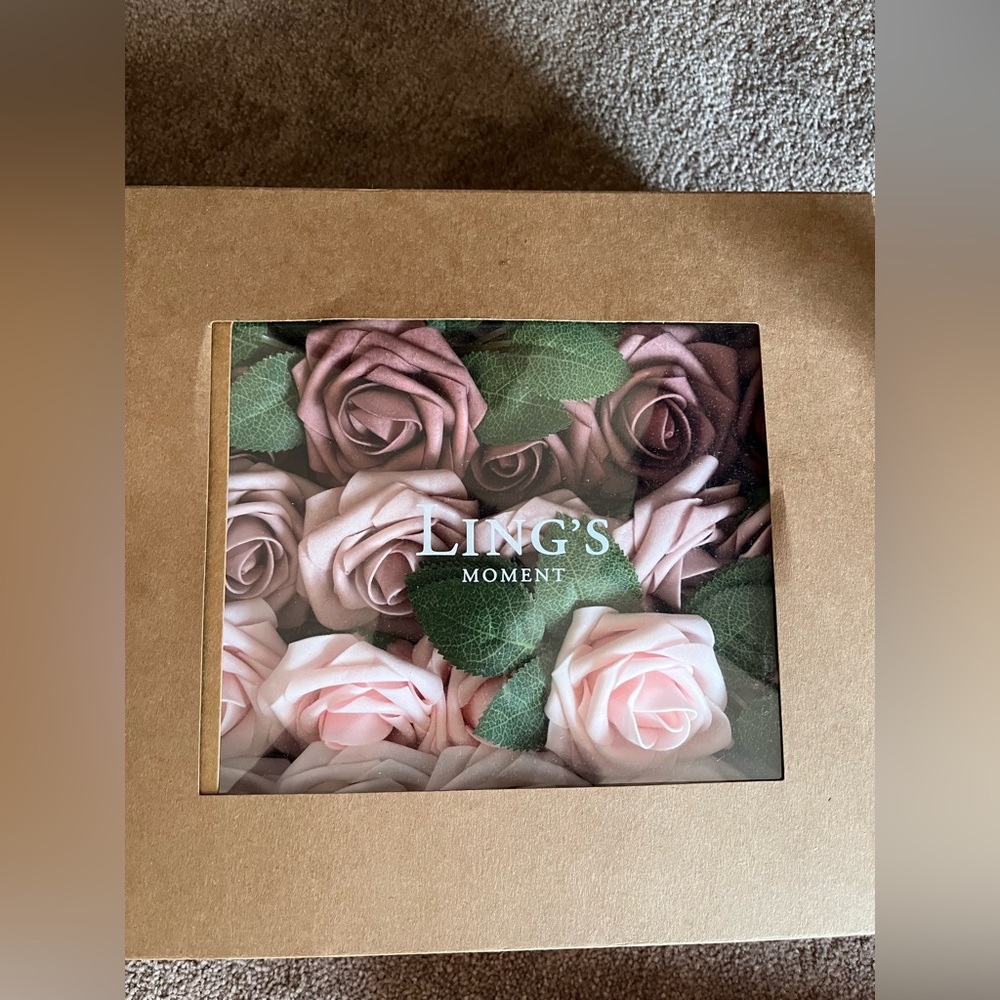 Lings moment mauve roses. Unopened box. With 50 stems